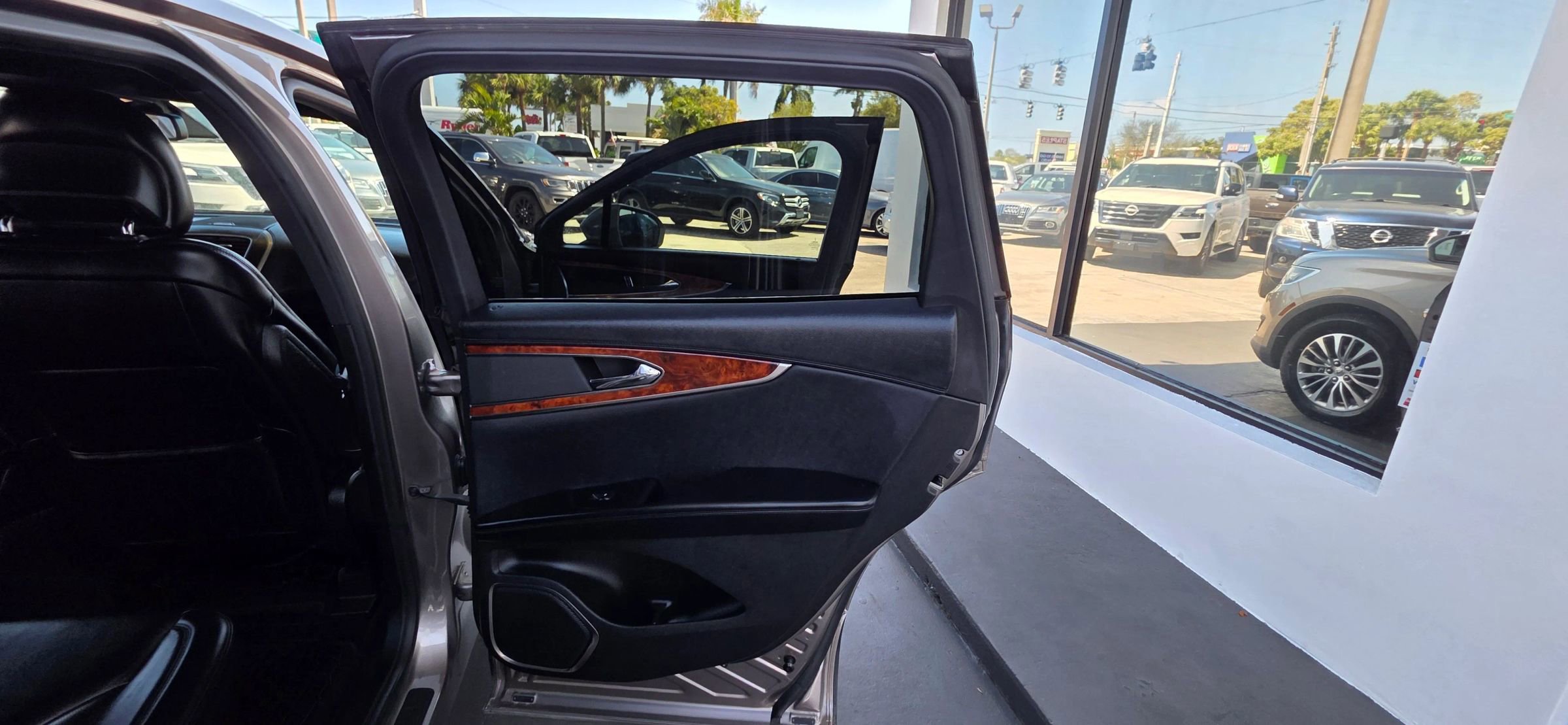 Used 2018 Lincoln MKX Select w/ Select Plus Package image 19