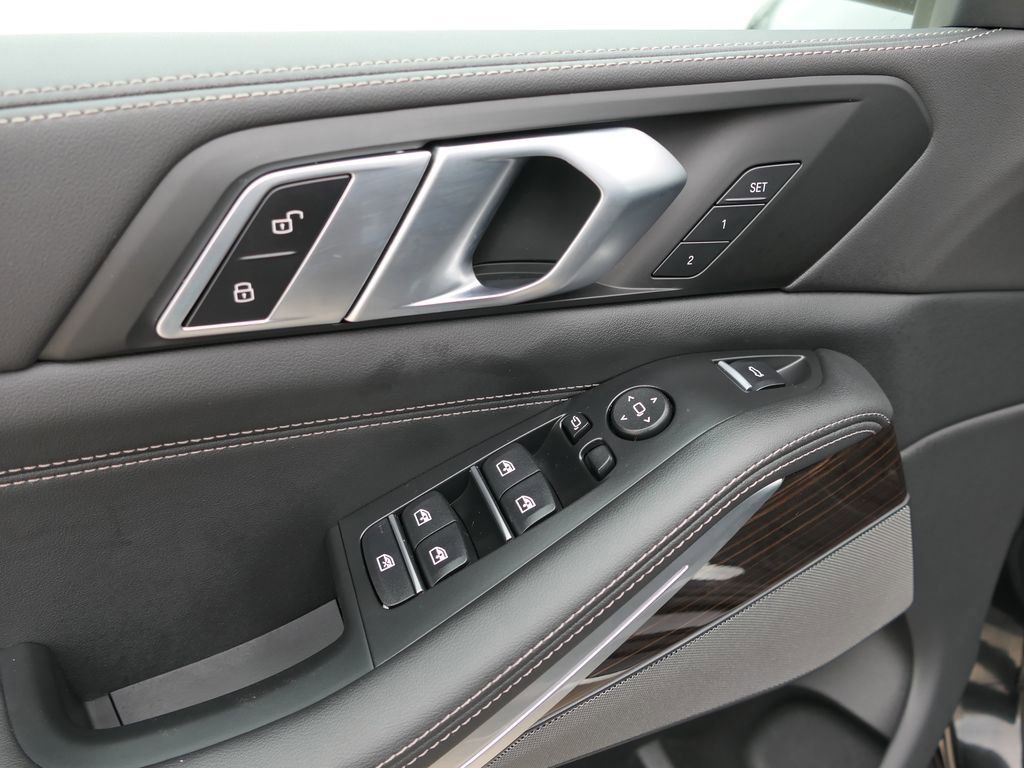 Used 2025 BMW X5 xDrive40i w/ Premium Package image 11