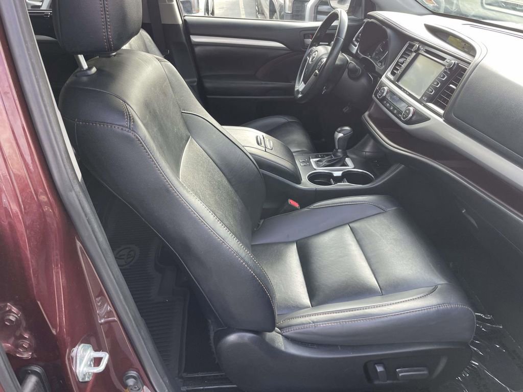 Used 2019 Toyota Highlander XLE image 48