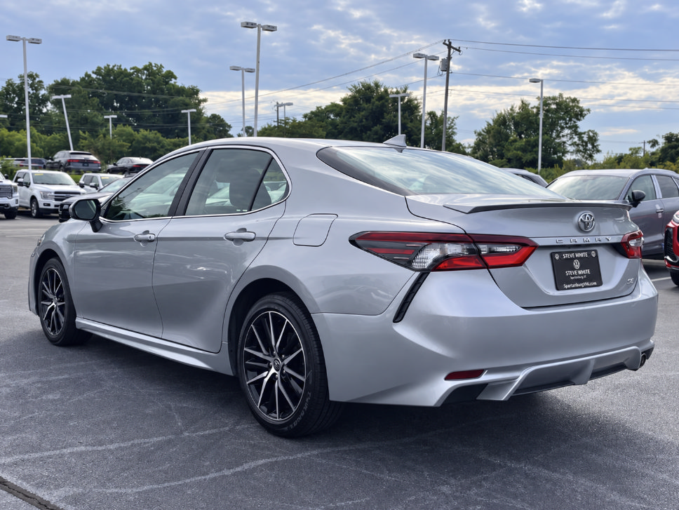Used 2024 Toyota Camry SE FWD image 5