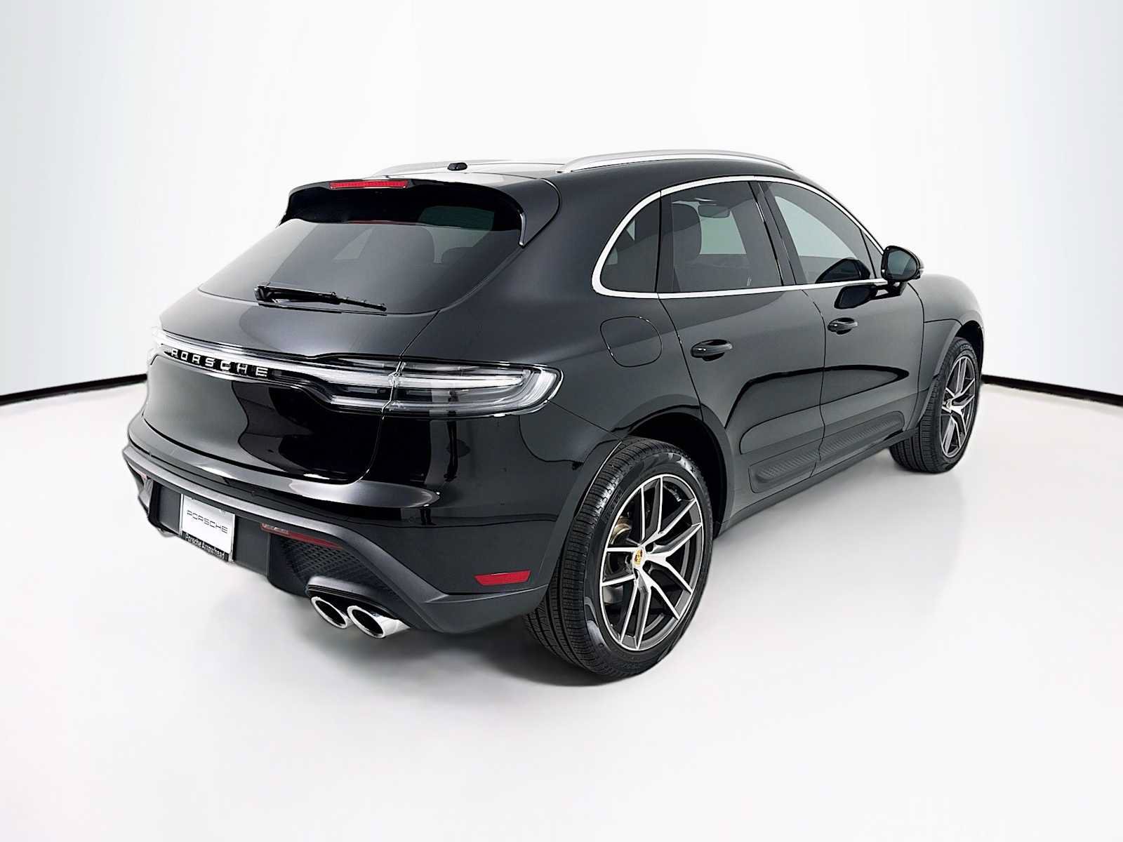 Certified 2026 Porsche Macan AWD/4WD image 9