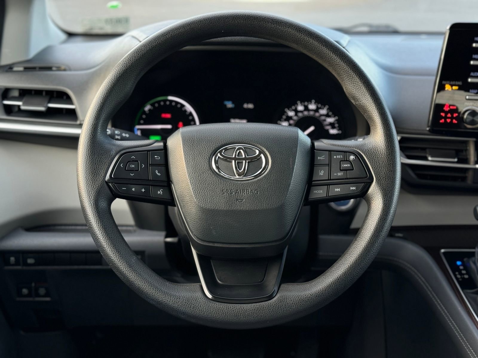 Used 2022 Toyota Sienna LE image 16