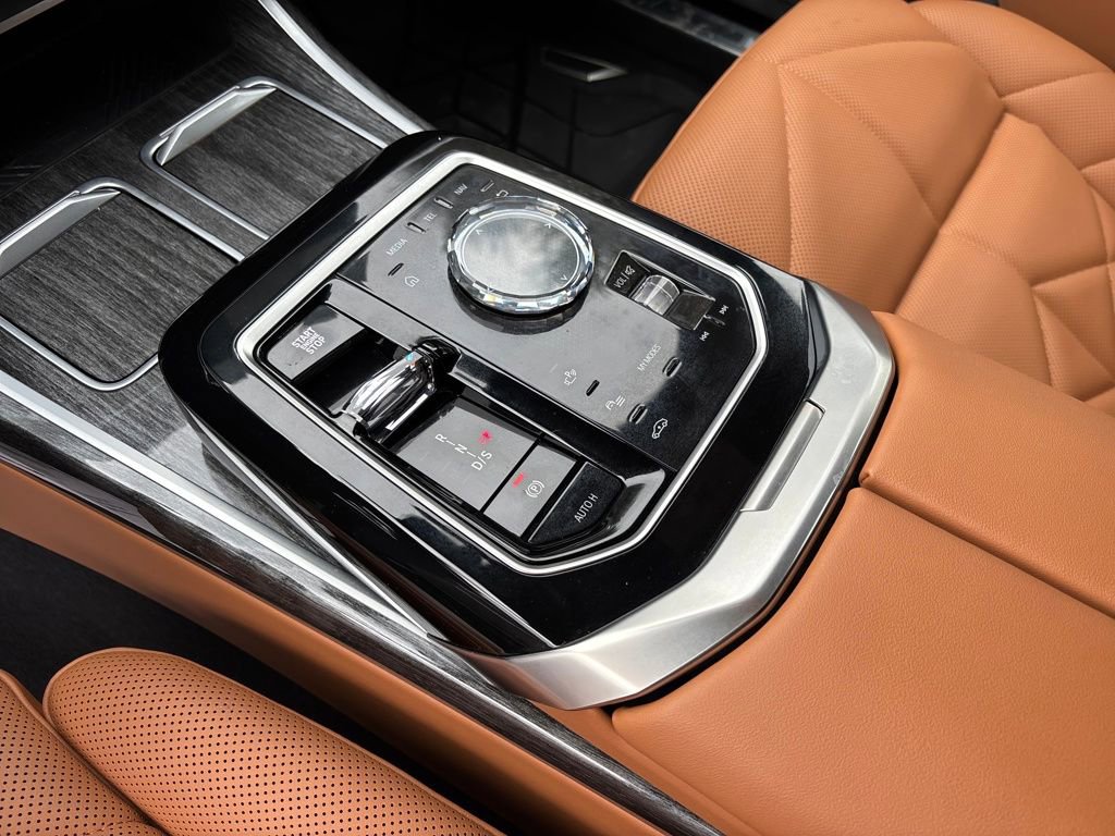 Used 2025 BMW 740i xDrive AWD/4WD image 29