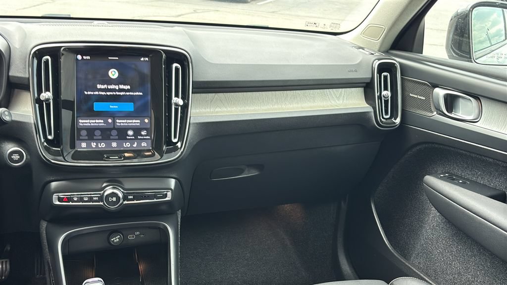 Certified 2025 Volvo XC40 B5 Plus w/ Climate Package AWD/4WD image 7