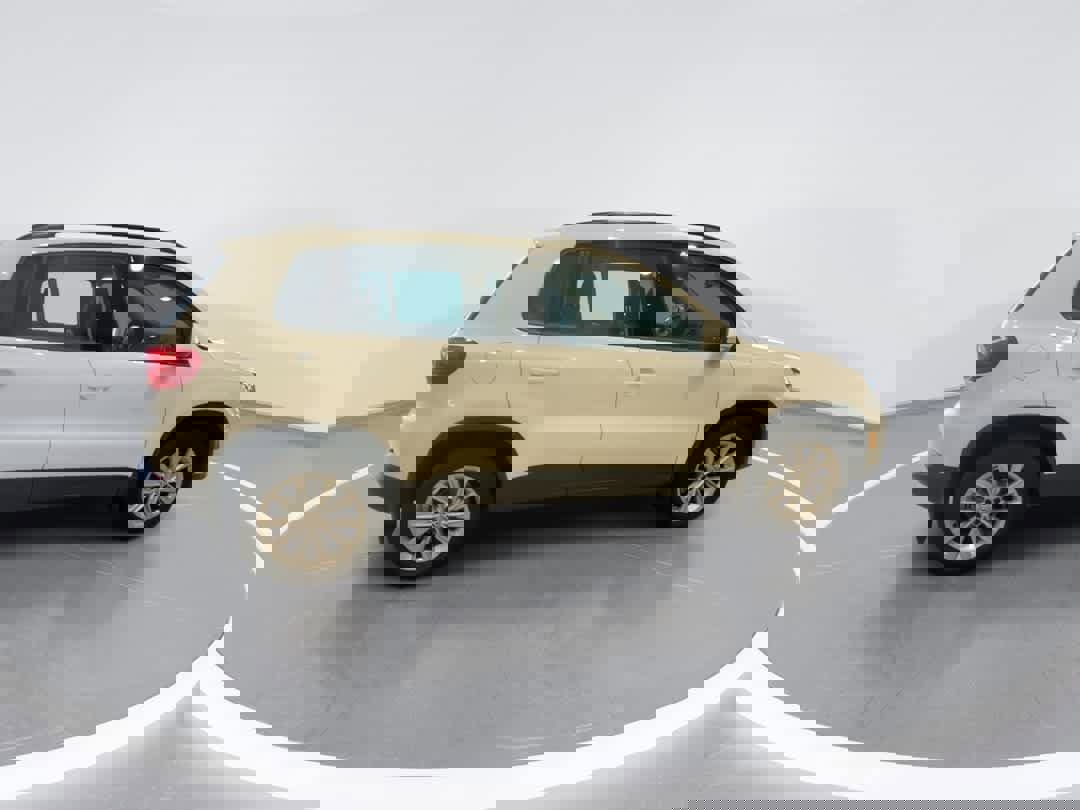 Used 2017 Volkswagen Tiguan Limited w/ Premium Package image 9