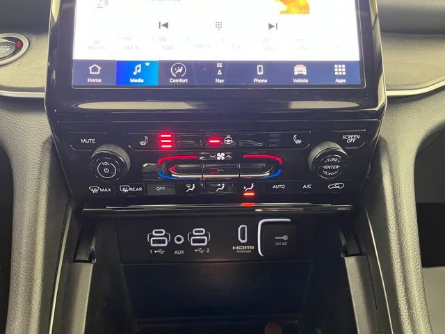 Used 2024 Jeep Grand Cherokee Limited w/ Black Appearance Package image 34