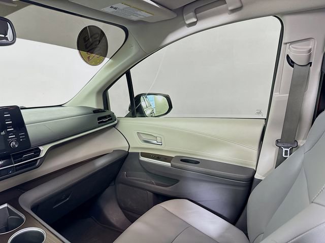 Used 2022 Toyota Sienna XLE image 25