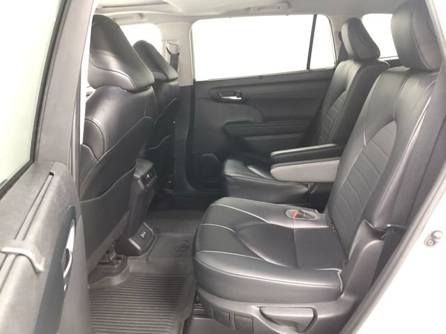 Used 2023 Toyota Highlander XLE AWD/4WD image 27