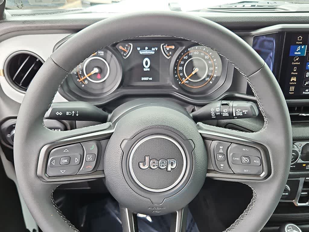 Used 2025 Jeep Wrangler Unlimited Sport AWD/4WD image 17