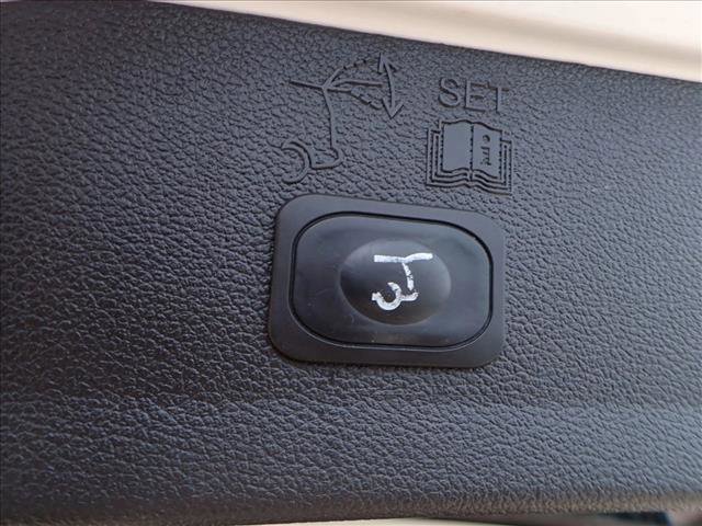 Used 2017 Ford Escape Titanium image 9