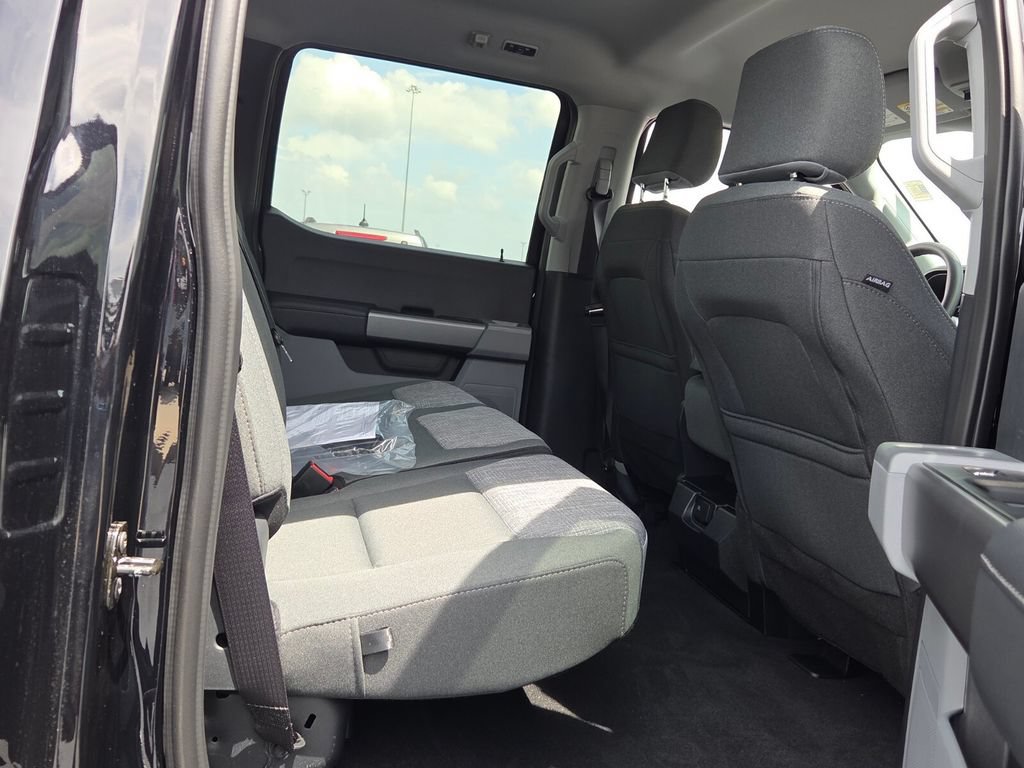 New 2026 Ford F250 XLT w/ FX4 Off-Road Package AWD/4WD image 17