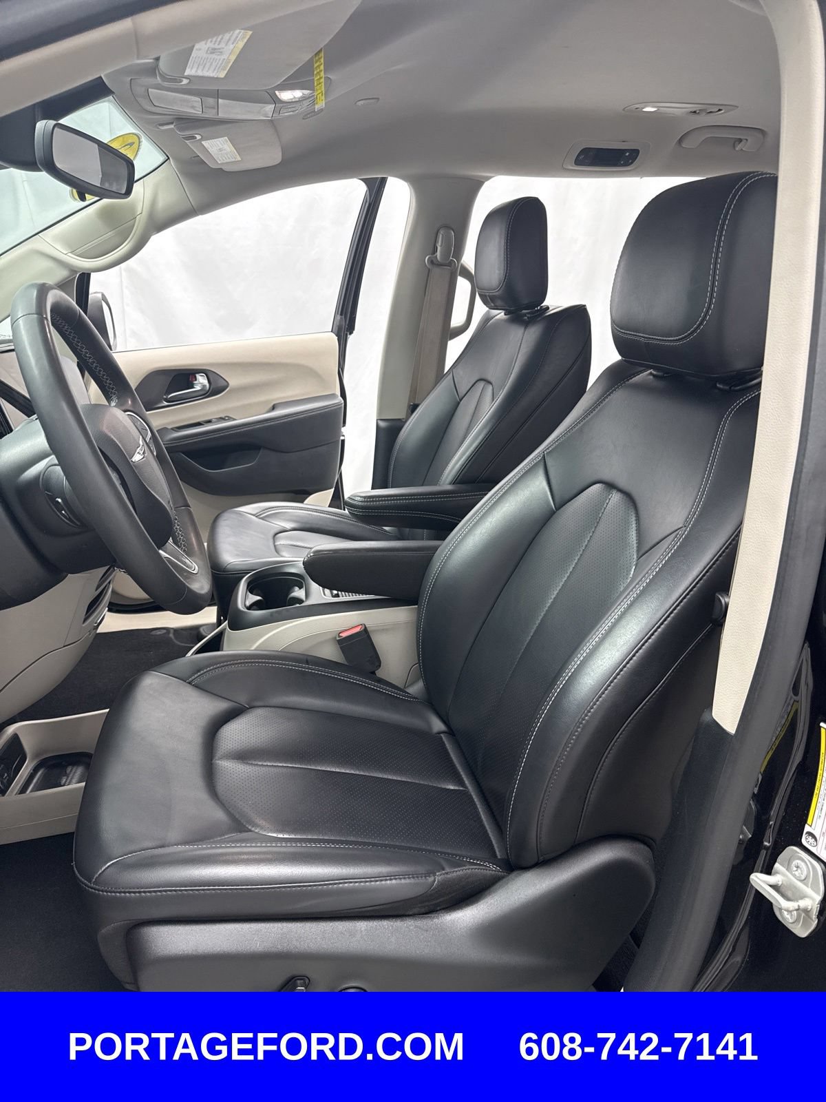 Used 2023 Chrysler Pacifica Touring-L FWD image 8