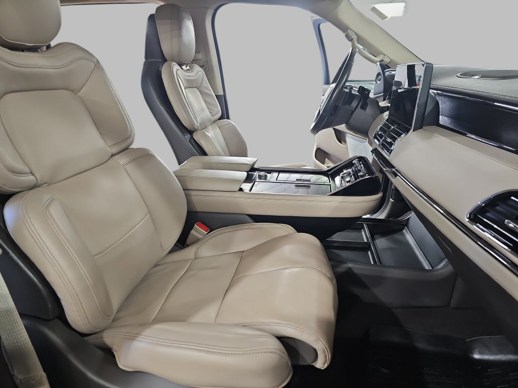 Used 2023 Lincoln Navigator L Reserve AWD/4WD image 13