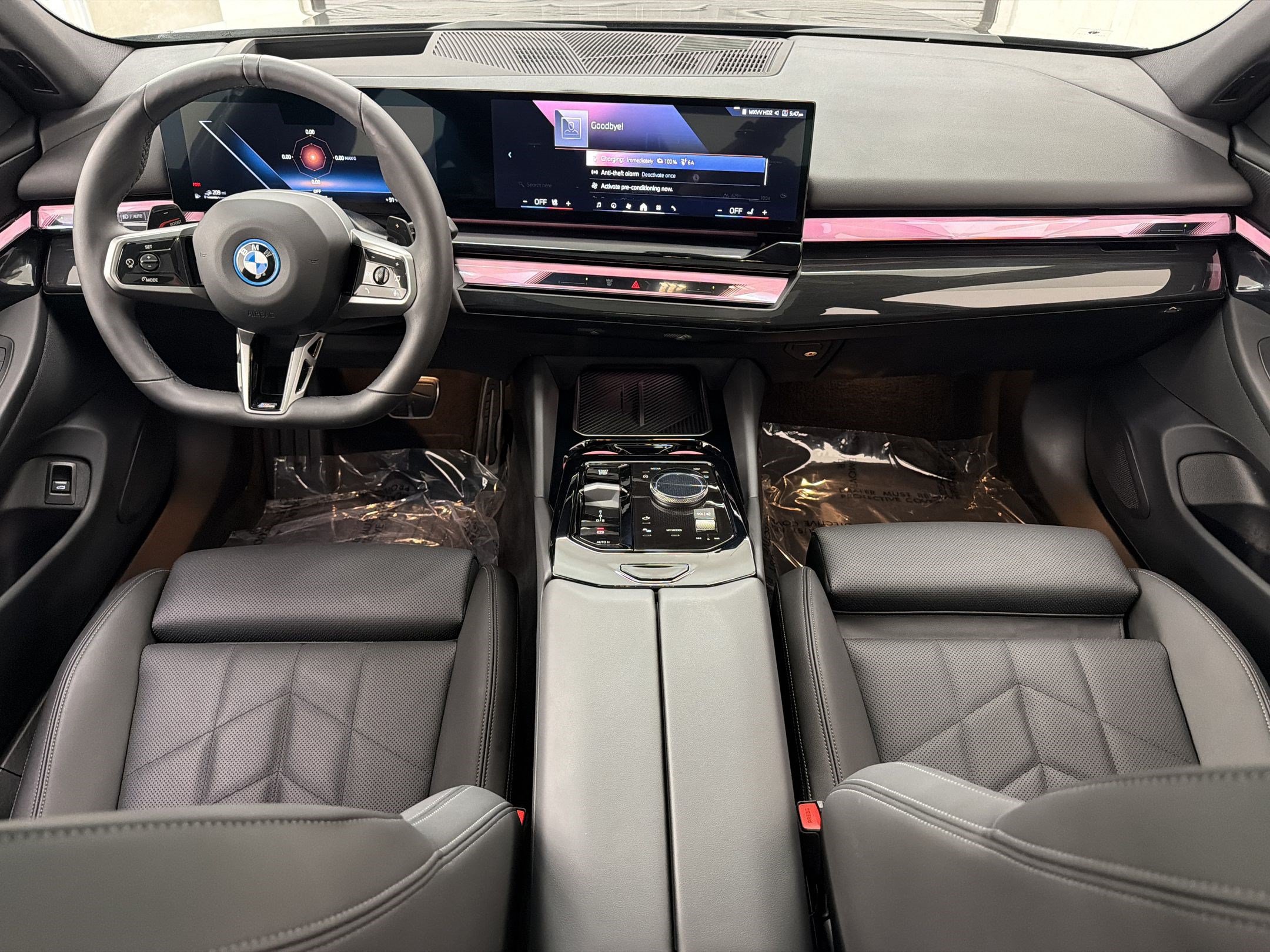 Used 2025 BMW 550e xDrive w/ Premium Package AWD/4WD image 16