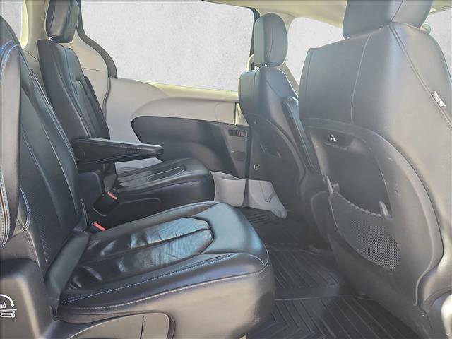 Used 2021 Chrysler Pacifica Touring-L image 21