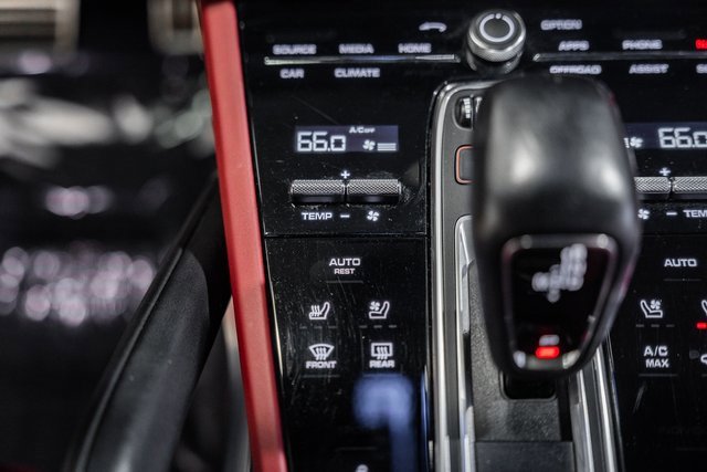 Used 2021 Porsche Cayenne Turbo image 21