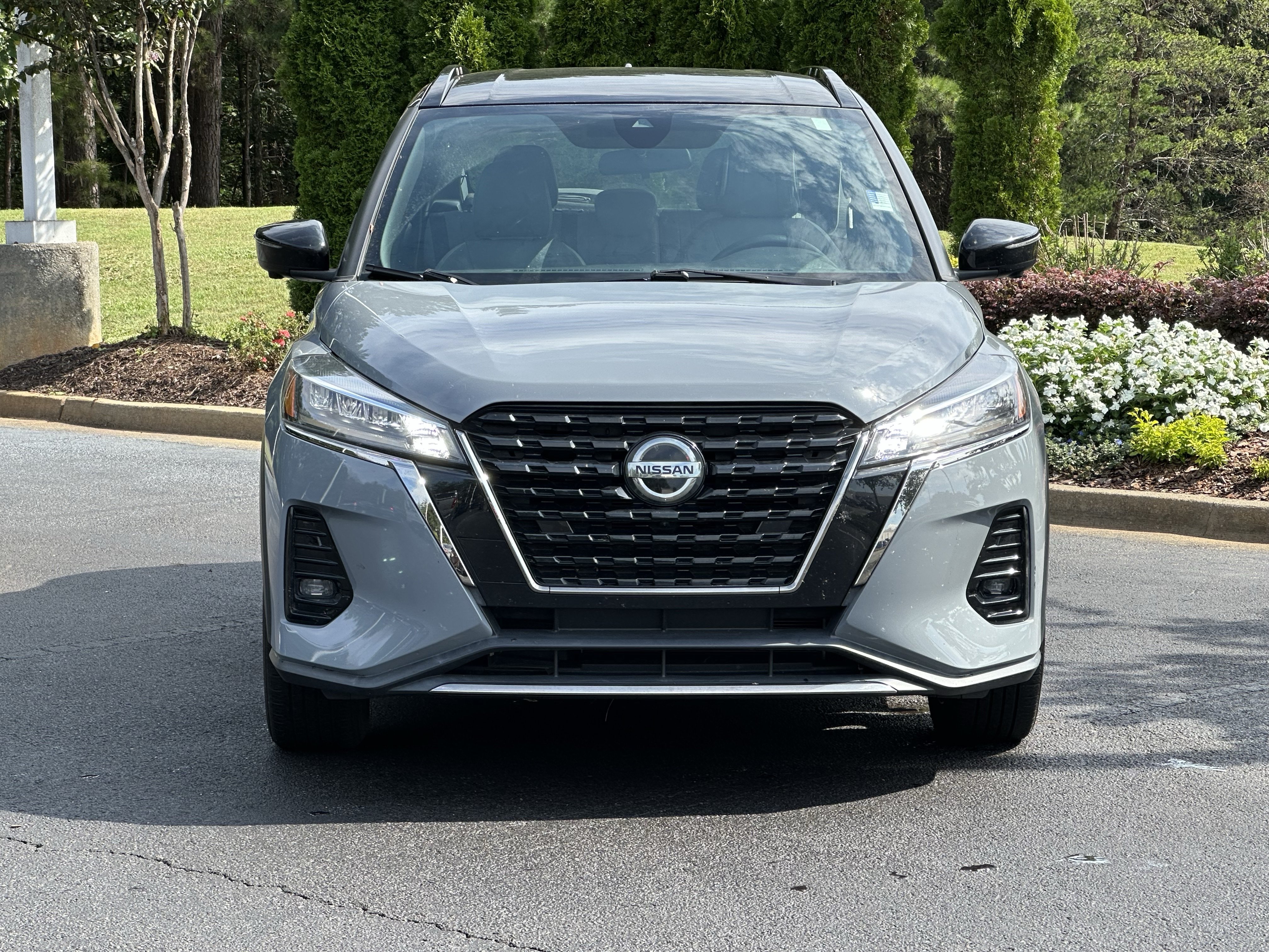 Used 2021 Nissan Kicks SR w/ SR Premium Package FWD image 3