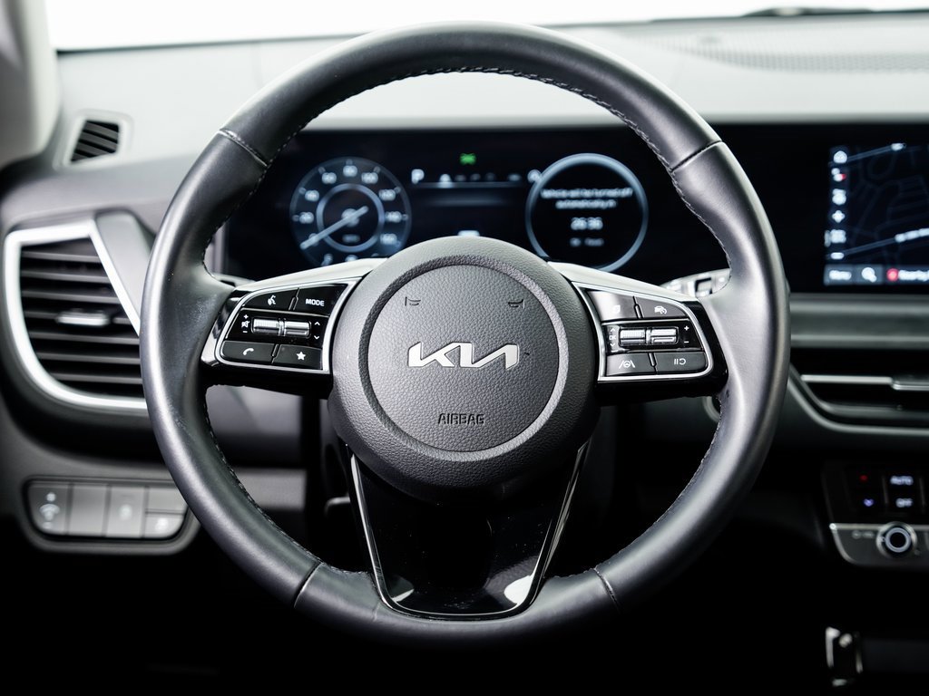 Used 2024 Kia Seltos EX image 12