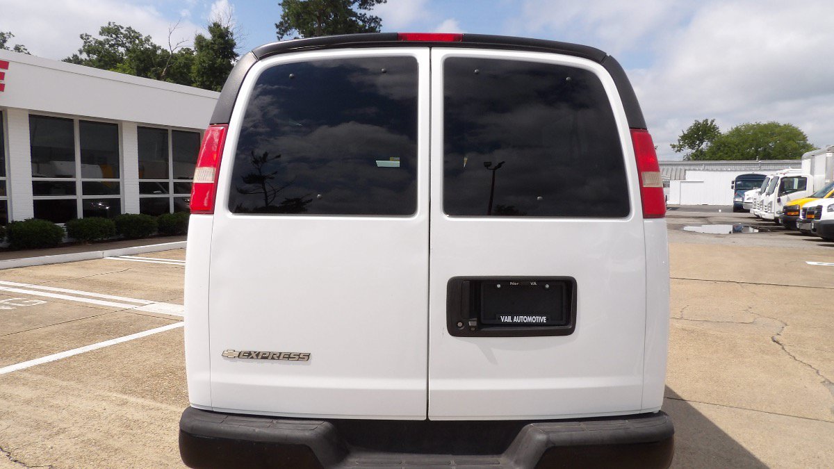 Used 2017 Chevrolet Express 3500 LS RWD image 3