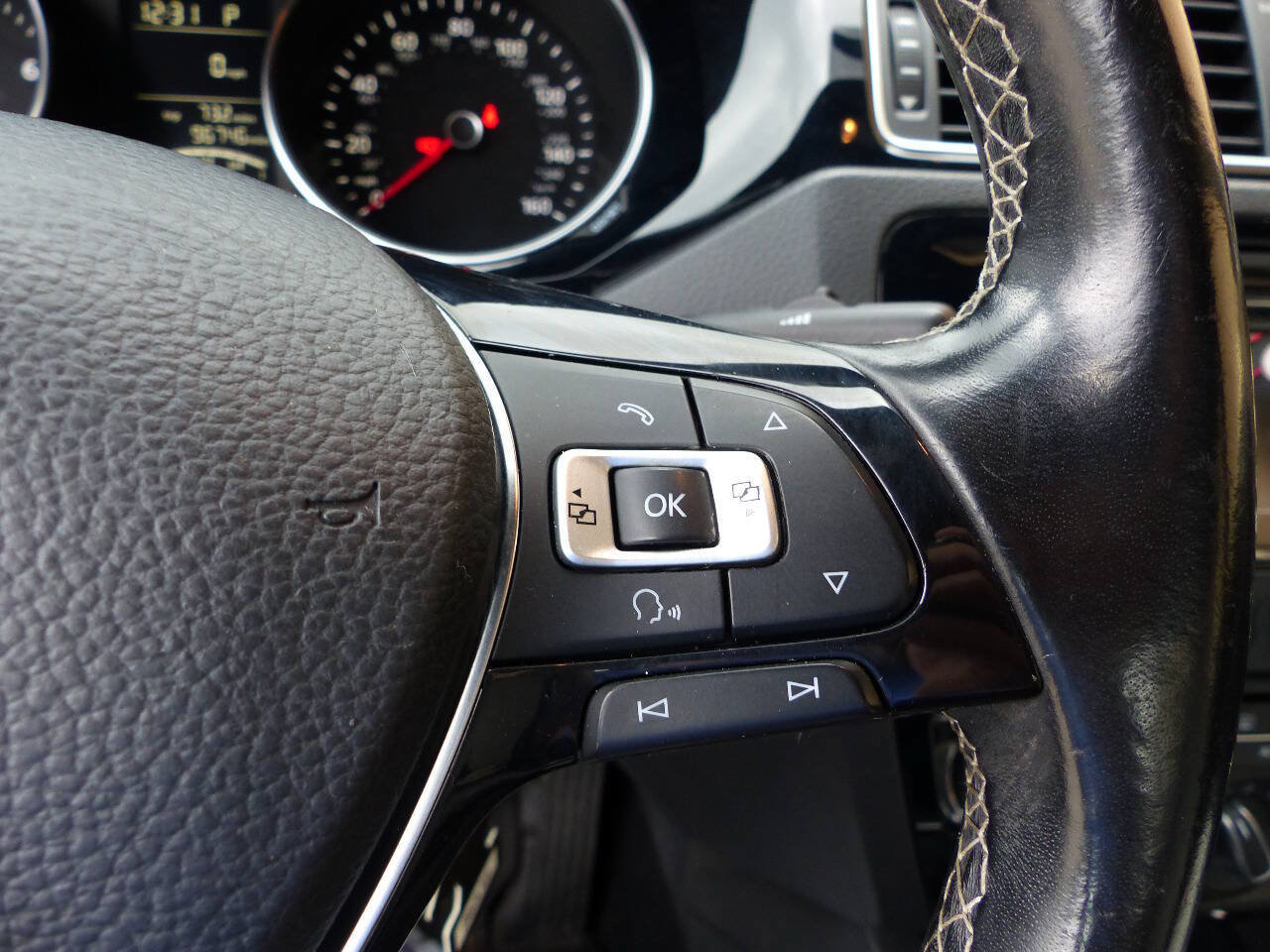 Used 2015 Volkswagen Jetta Sport FWD image 26
