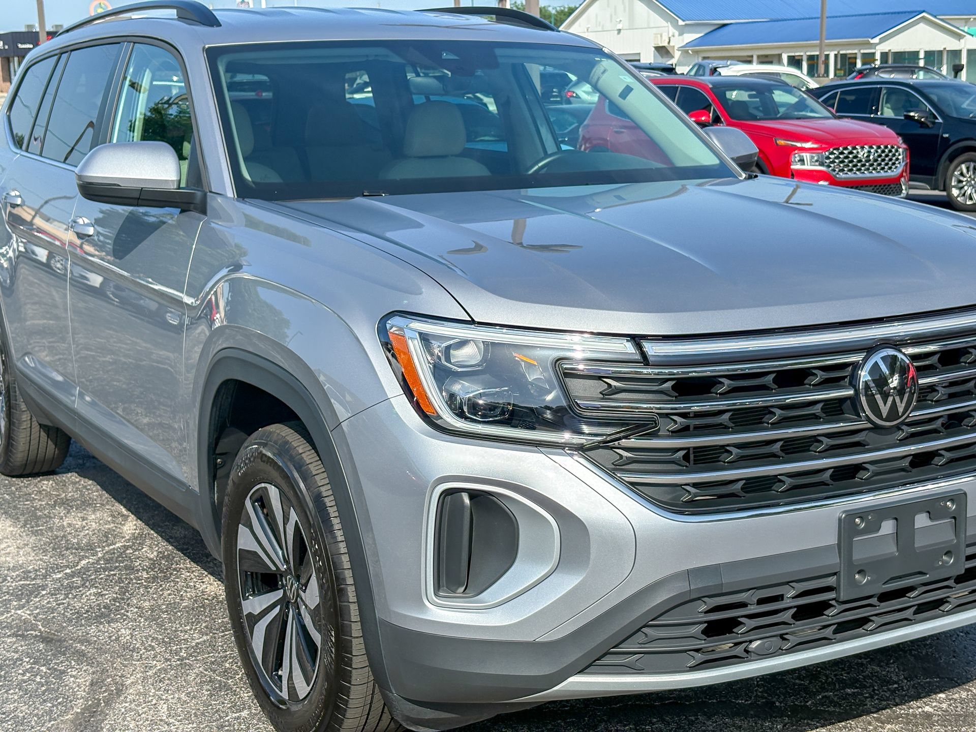 Used 2024 Volkswagen Atlas SE AWD/4WD image 3