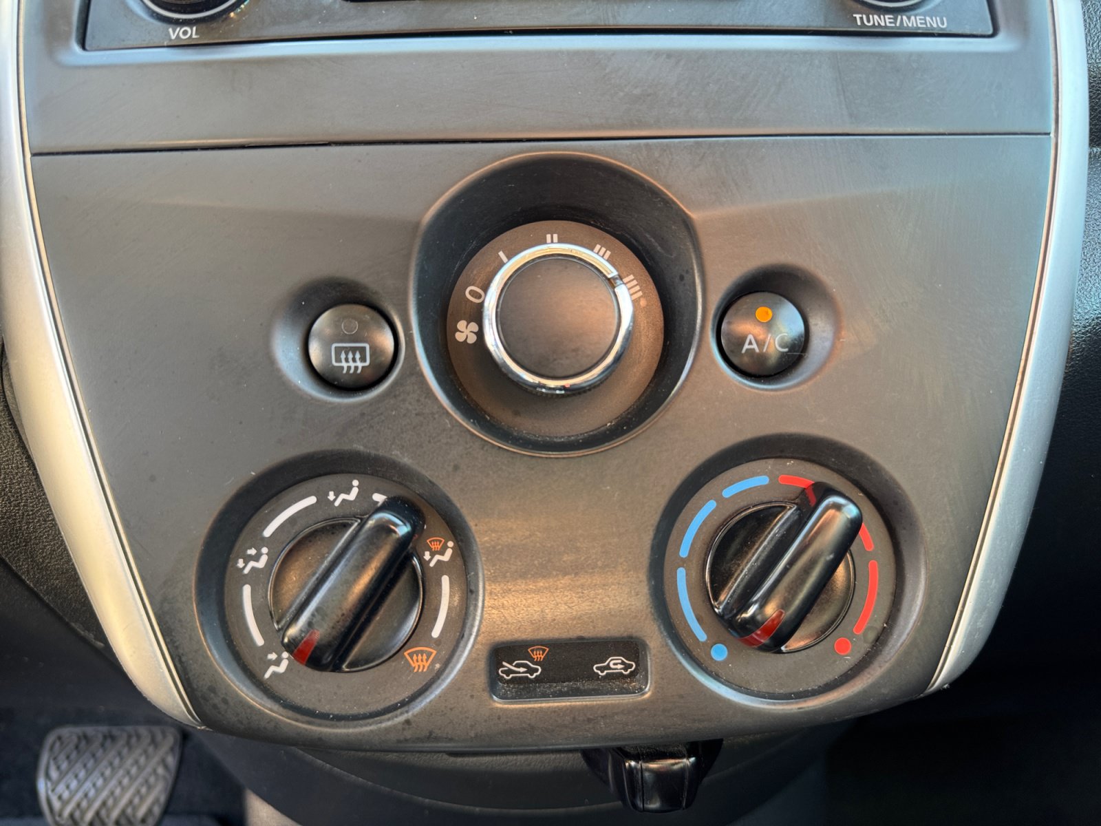 Used 2016 Nissan Versa SV FWD image 17