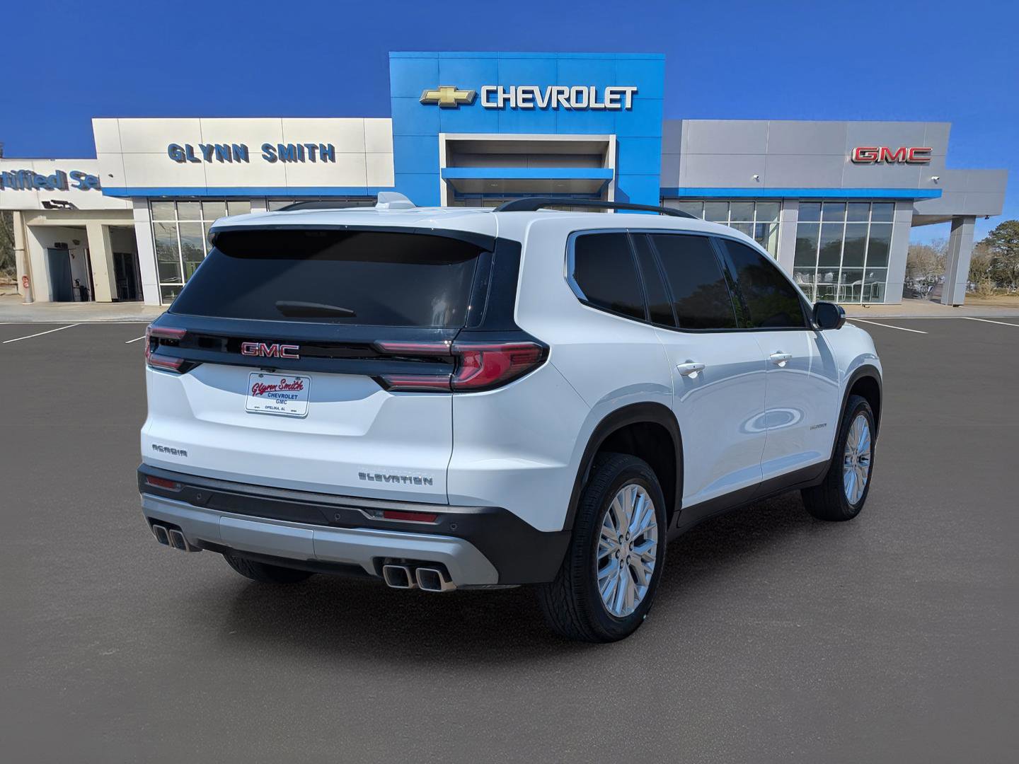 Used 2026 GMC Acadia Elevation w/ Elevation Premium Package FWD image 8