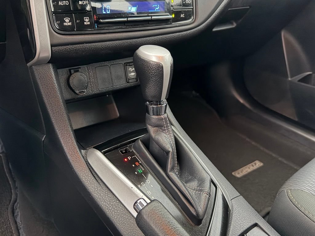 Used 2018 Toyota Corolla LE FWD image 40