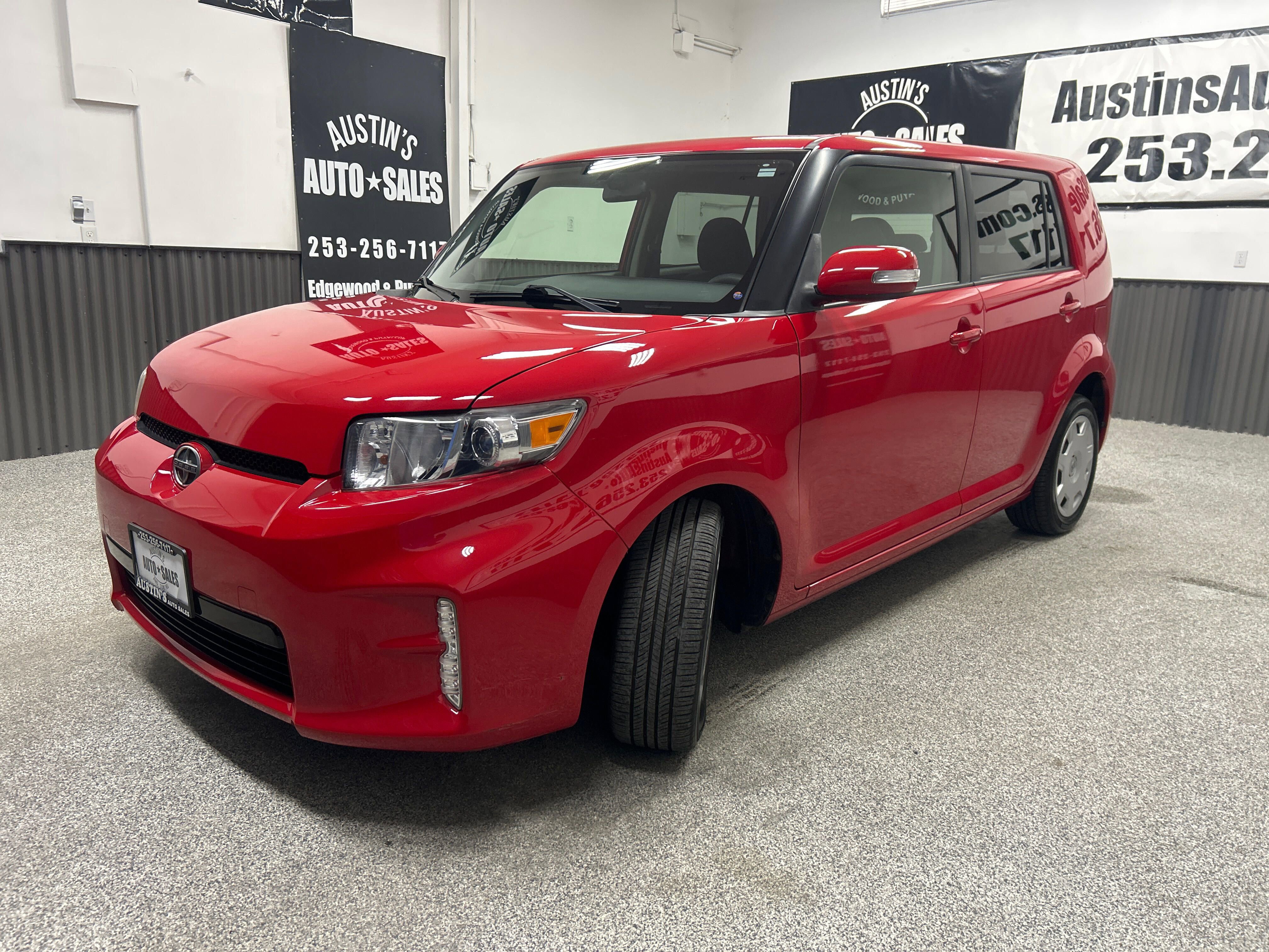 Used 2014 Scion xB FWD image 3