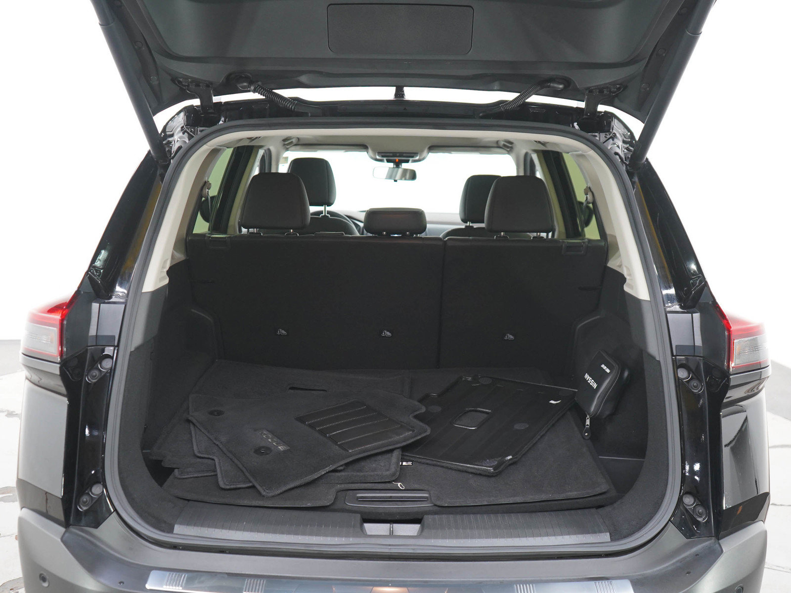 Used 2023 Nissan Rogue SV w/ SV Premium B Package AWD/4WD image 17