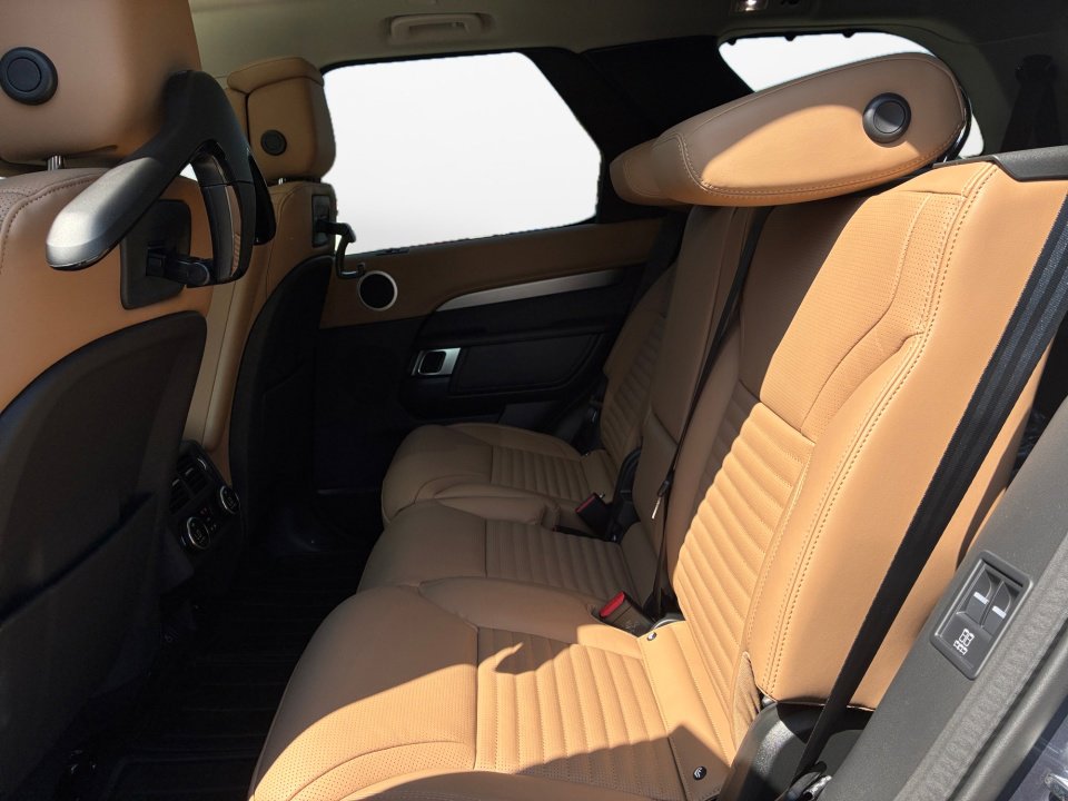 New 2026 Land Rover Discovery Limited Edition AWD/4WD image 13