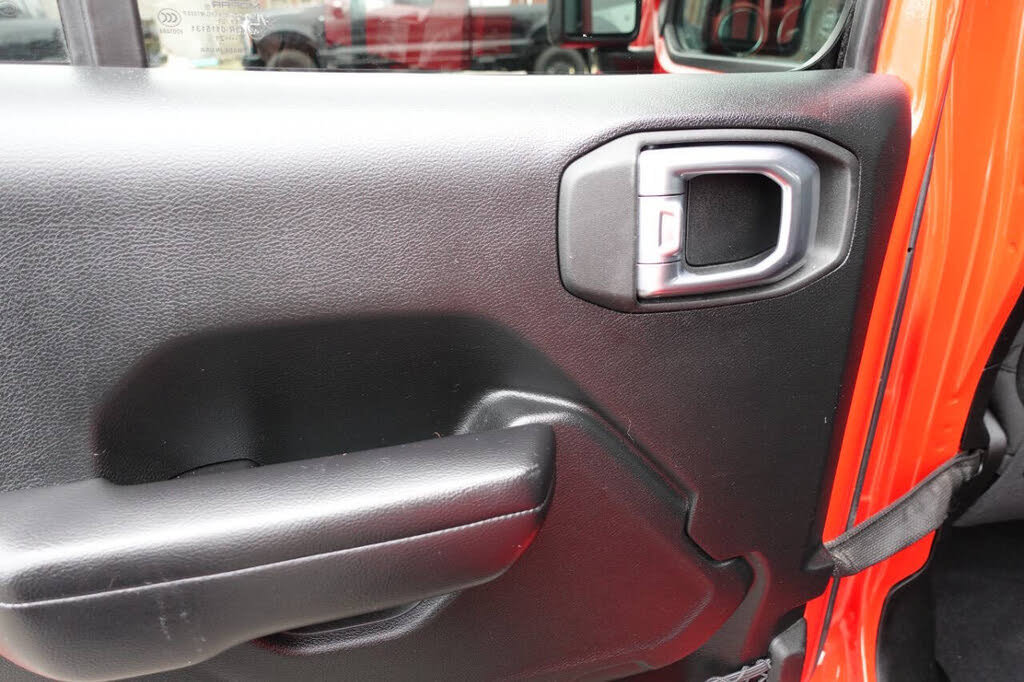 Used 2021 Jeep Wrangler Unlimited Rubicon w/ Dual Top Group AWD/4WD image 27