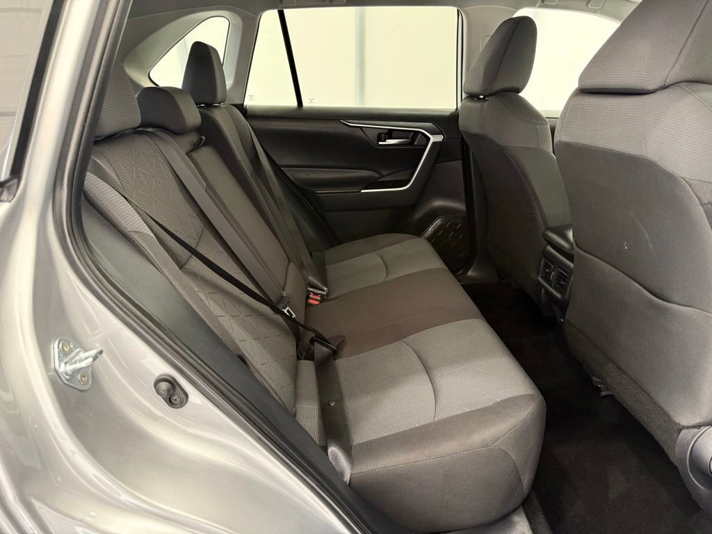 Used 2025 Toyota RAV4 XLE AWD/4WD image 26