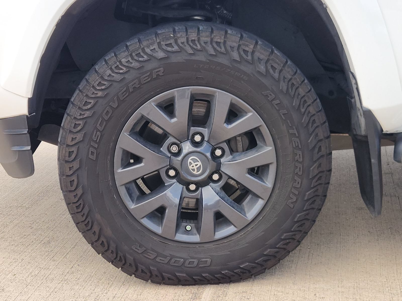 Used 2023 Toyota Tacoma SR5 RWD image 9
