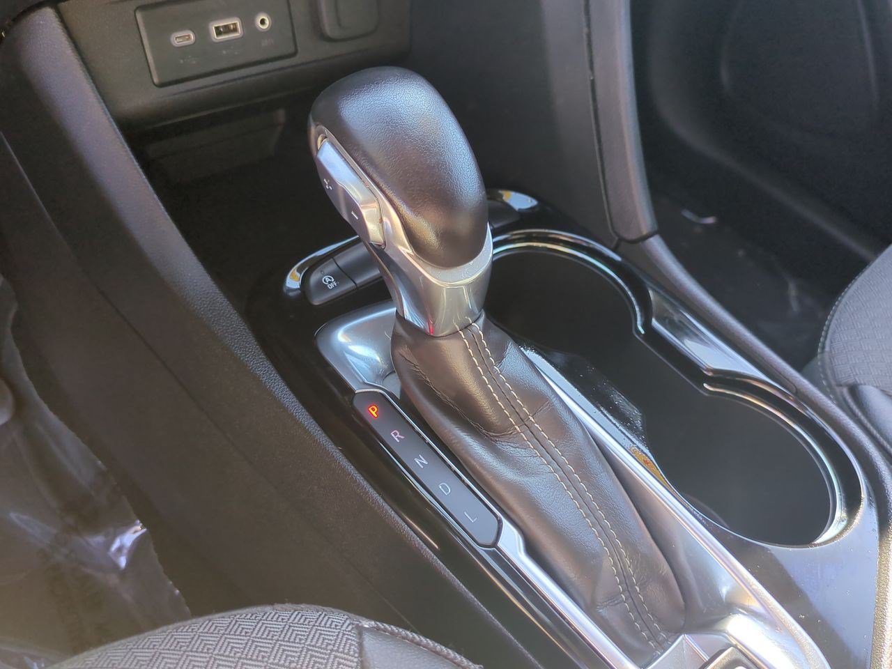 Used 2022 Buick Encore GX Preferred w/ Sport Touring Package FWD image 26