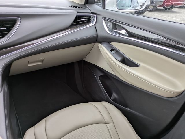Used 2019 Buick Enclave Essence FWD image 17