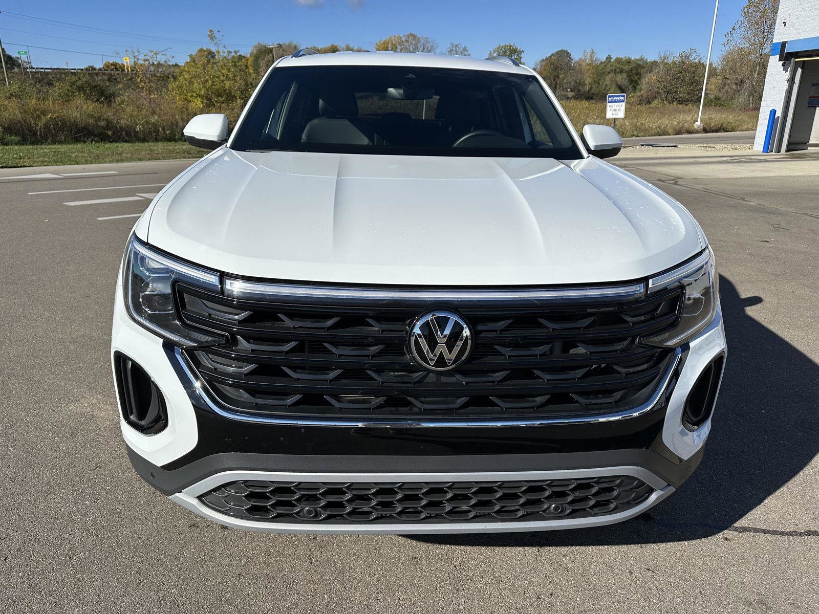 Used 2025 Volkswagen Atlas Cross Sport SE image 11