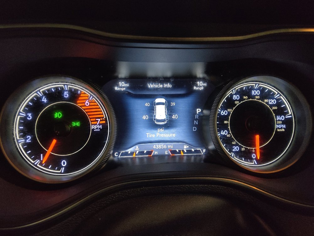 Used 2019 Jeep Cherokee Limited image 23