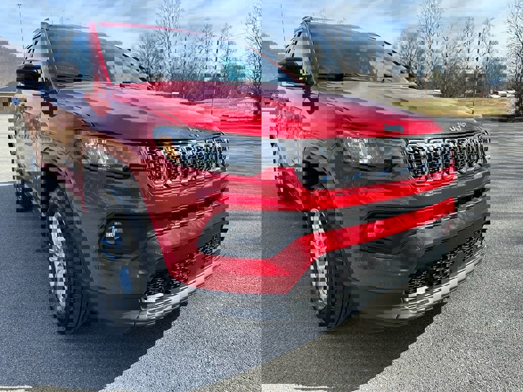 Used 2024 Jeep Compass Latitude image 1