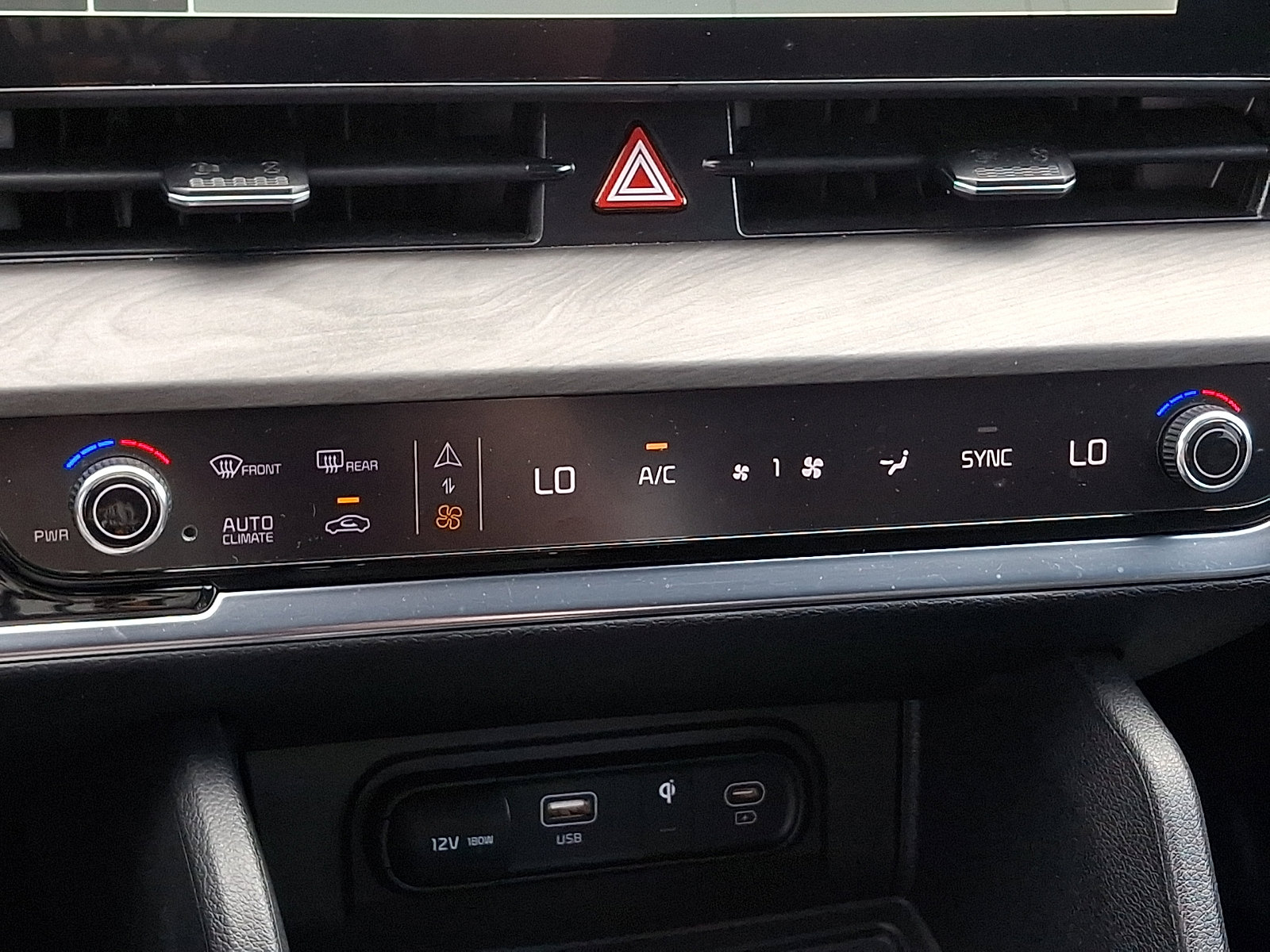 Used 2024 Kia Sportage X-Line w/ X-Line Premium Package image 17