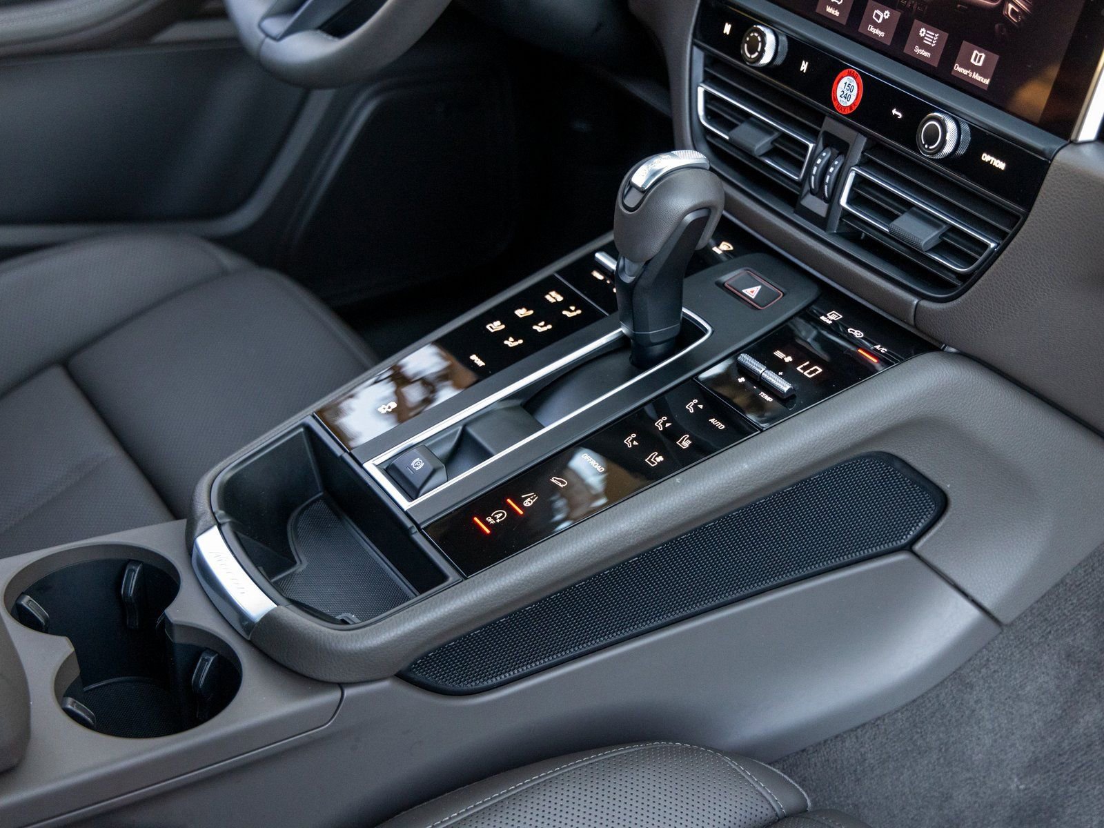 Certified 2025 Porsche Macan image 52