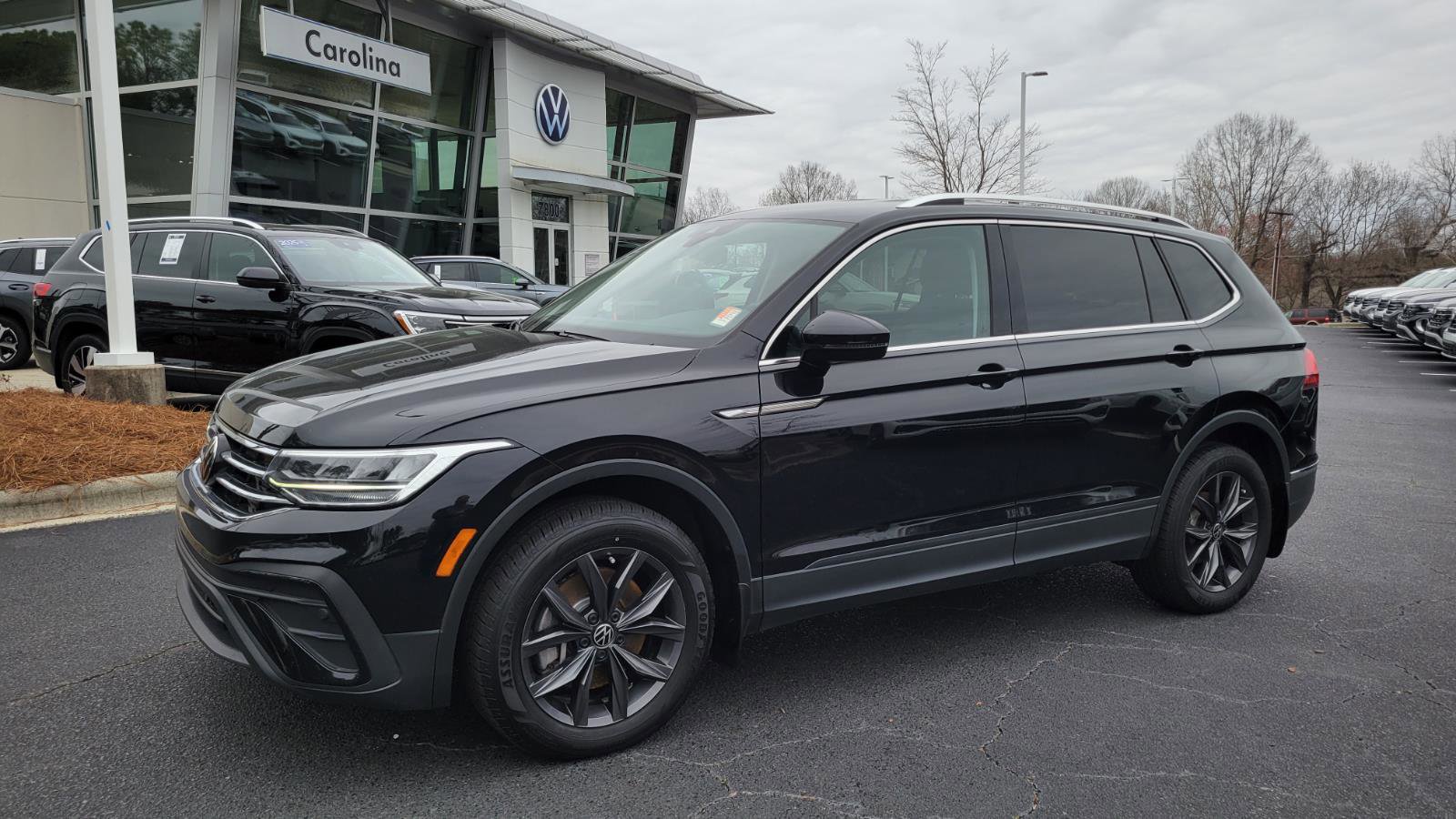 Certified 2023 Volkswagen Tiguan SE image 1