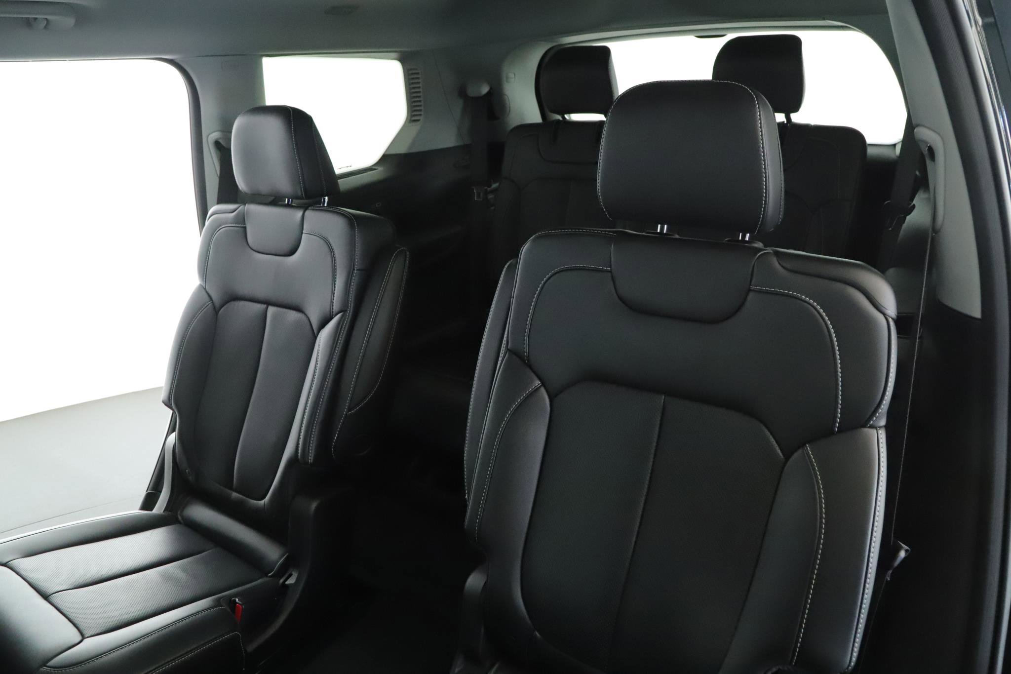 Used 2023 Jeep Grand Cherokee L Limited w/ Luxury Tech Group II image 5