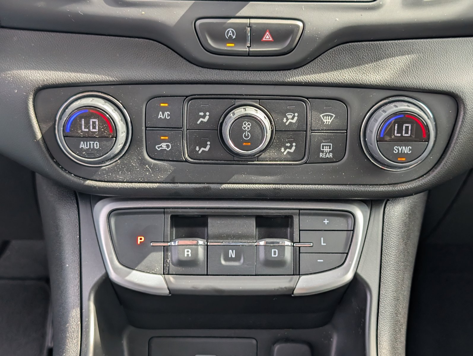 Used 2023 GMC Terrain SLE w/ Driver Convenience Package FWD image 19