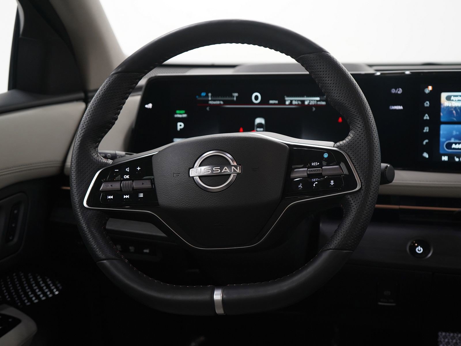 Used 2023 Nissan Ariya AWD image 16