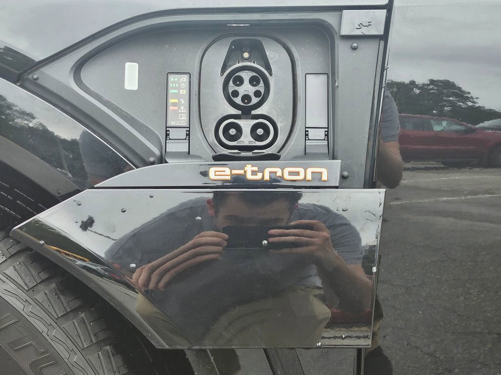 Used 2021 Audi e-tron Premium image 20