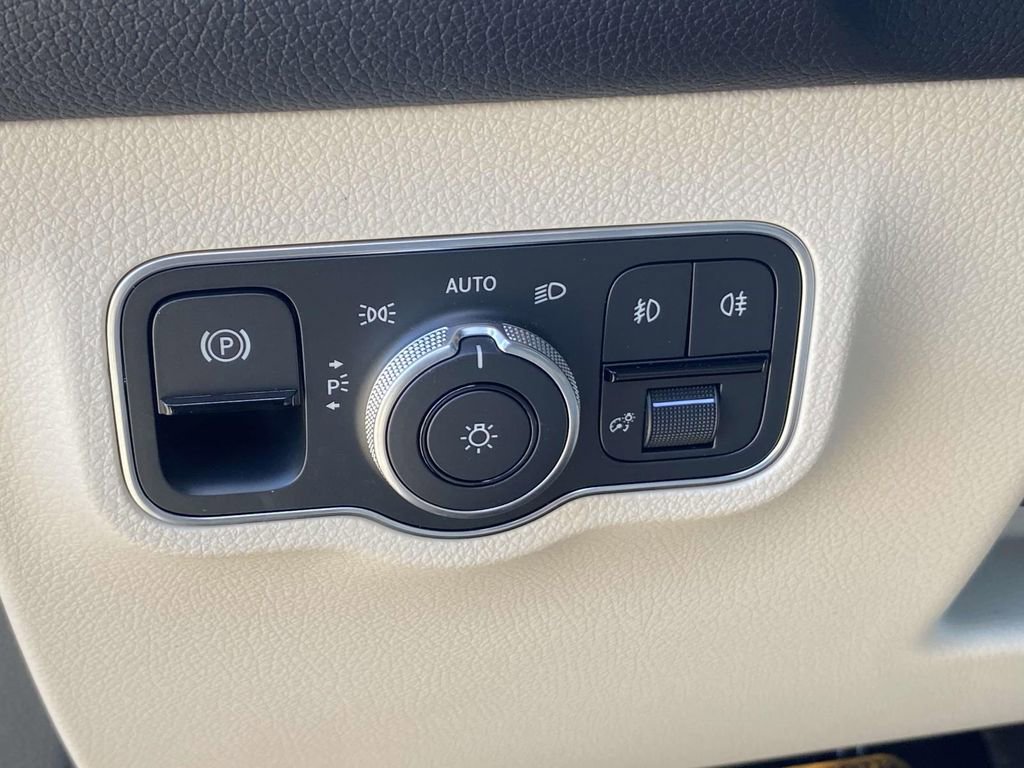 Certified 2025 Mercedes-Benz GLB 250 image 18