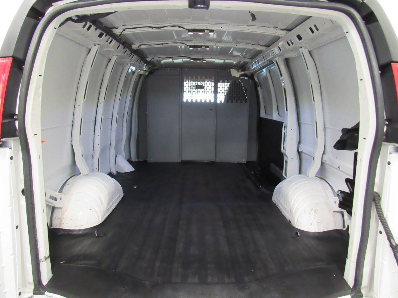 Used 2020 Chevrolet Express 3500 w/ Driver Convenience Package image 16