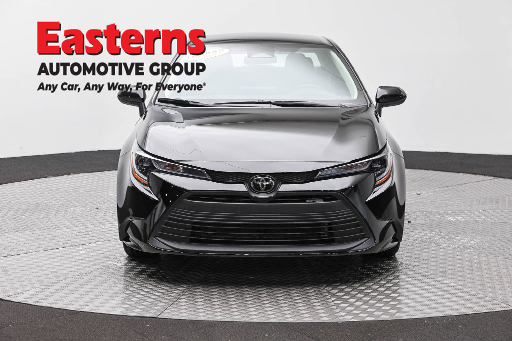 Used 2024 Toyota Corolla LE FWD image 3