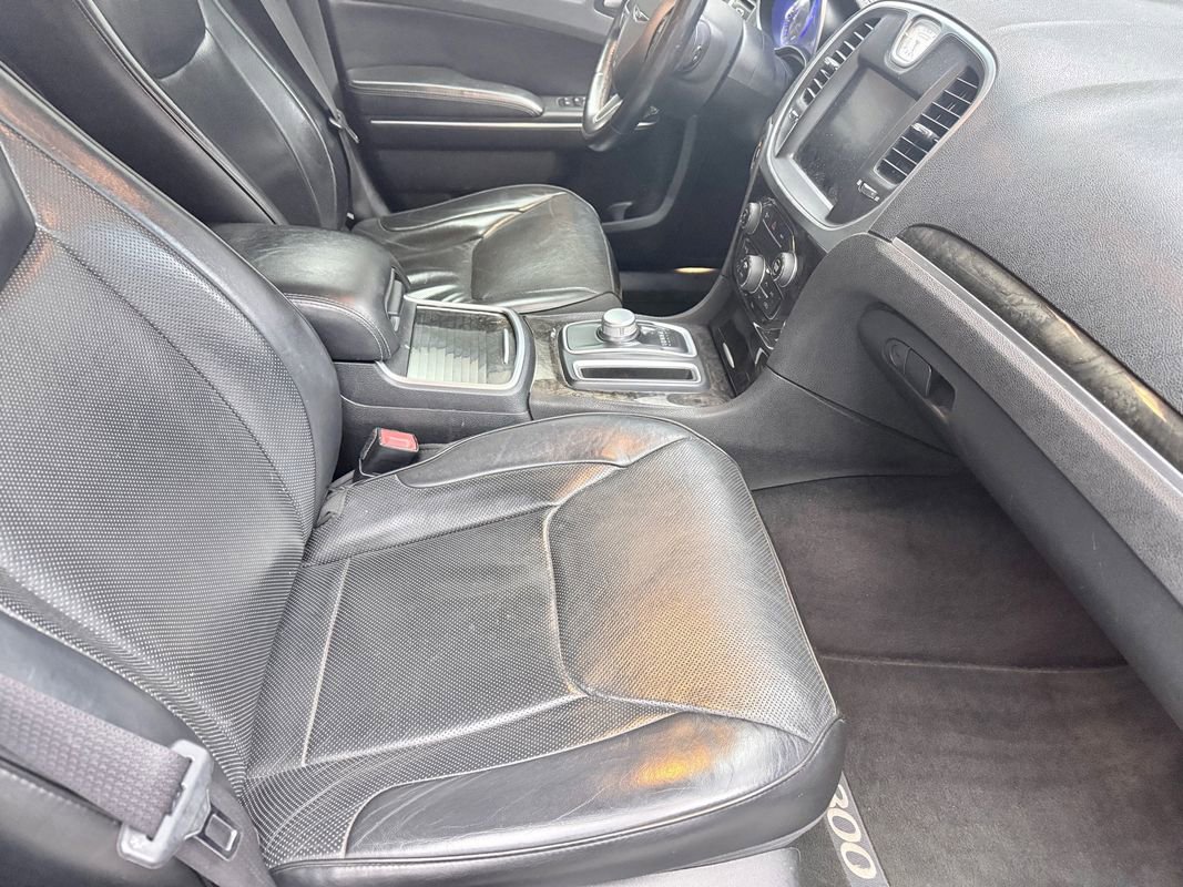 Used 2016 Chrysler 300 C image 11